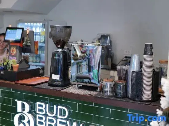 Bud Brew Beyond Dispensary and Hotel — фото