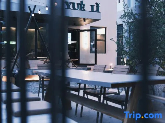 Food & Beverage