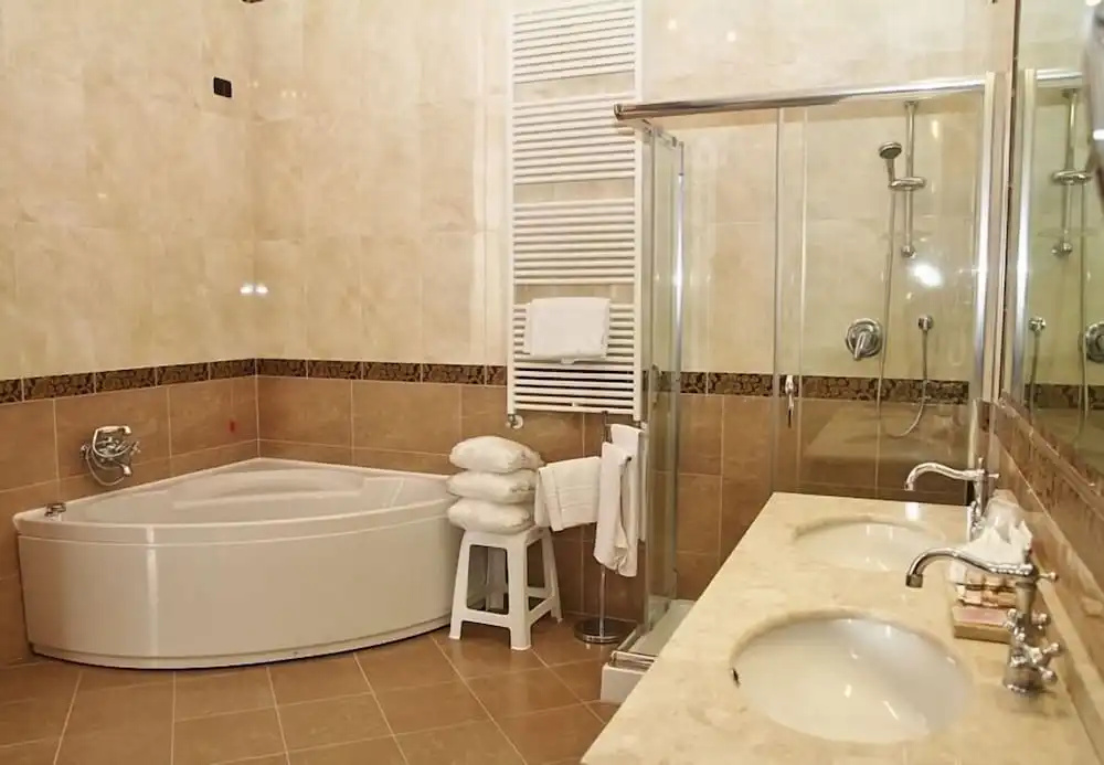 Suite with canal view