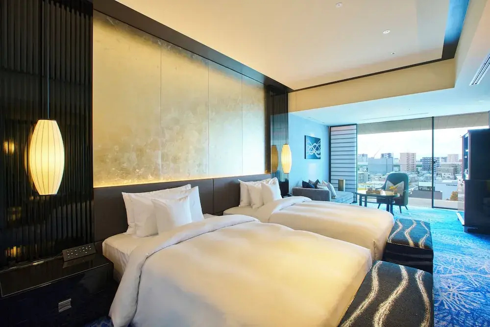 Luxury Double room with balcony and with city view (twin beds)
