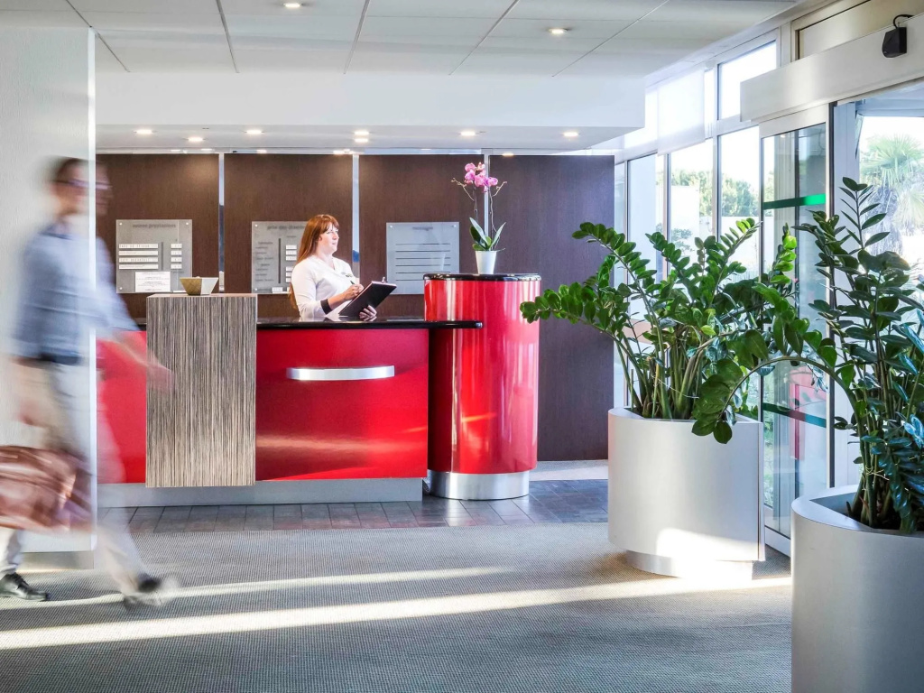 Lobby & Reception