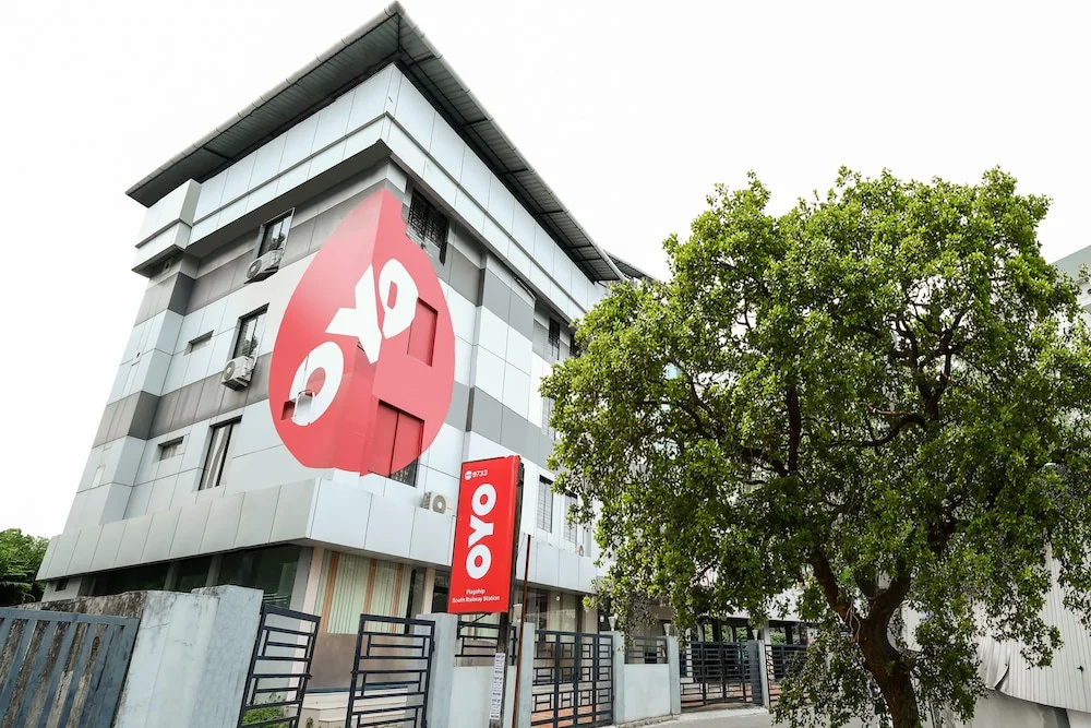 OYO Flagship 240 Southern Railway Station