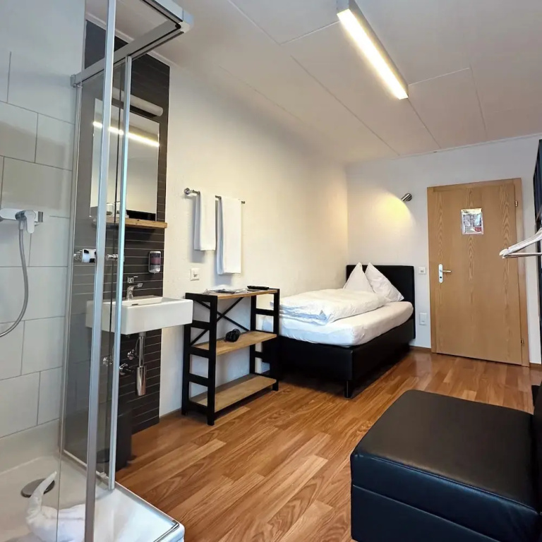 Economy room