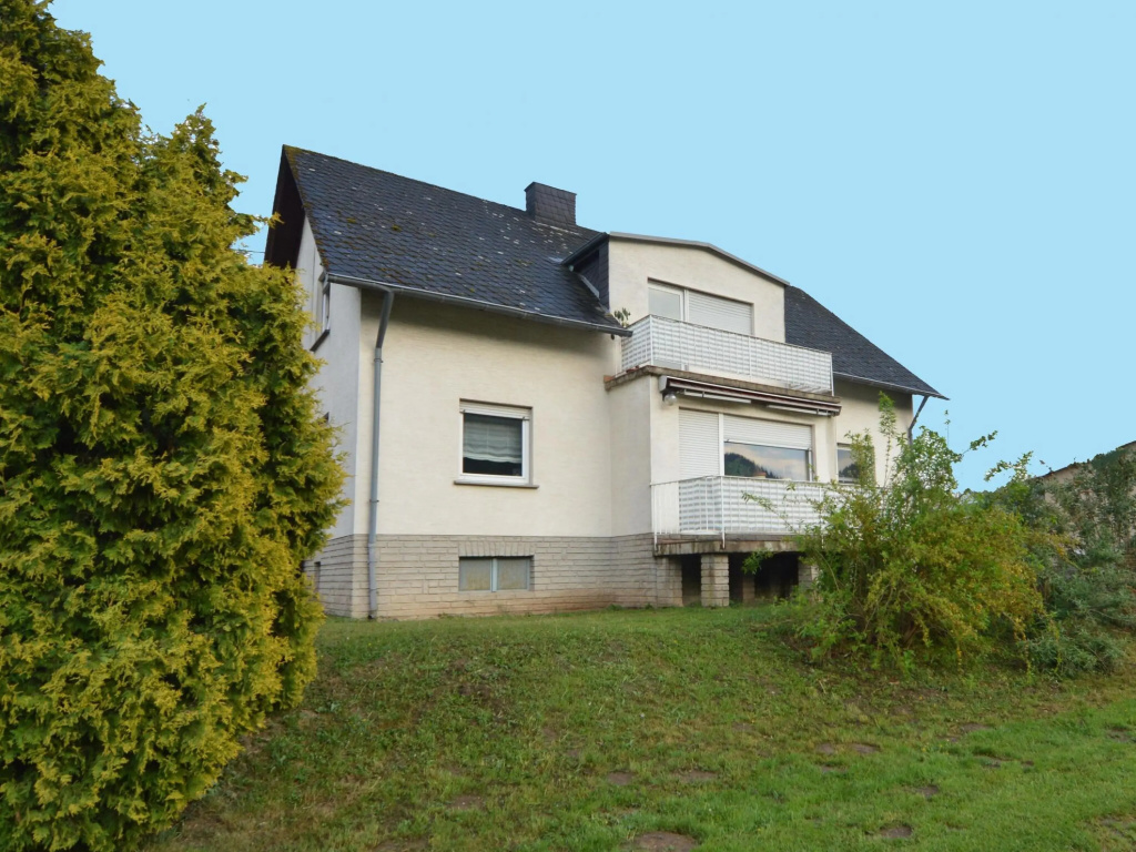 Cozy Apartment in Neumagen-Dhron near Lake Mosel with Garden