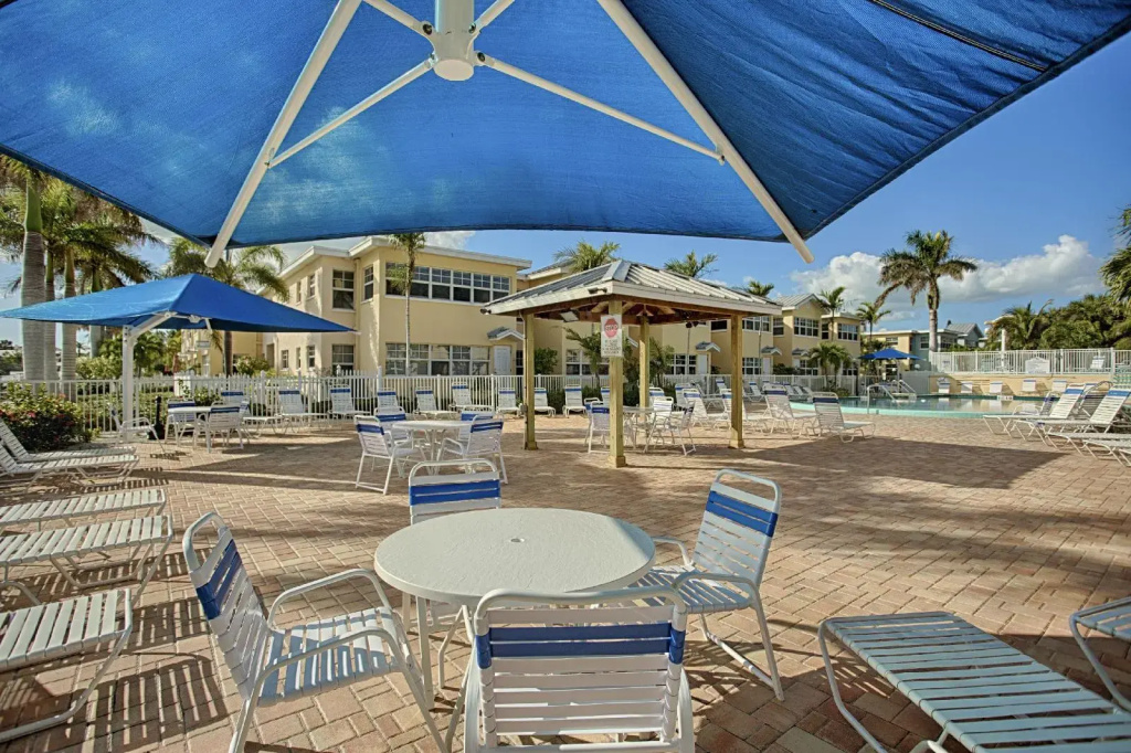 Barefoot Beach Resort - Général