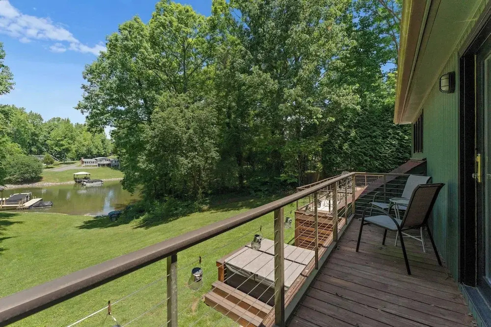 Shady Daze: Waterfront Home w/ Deck, Hot Tub & Lake Views