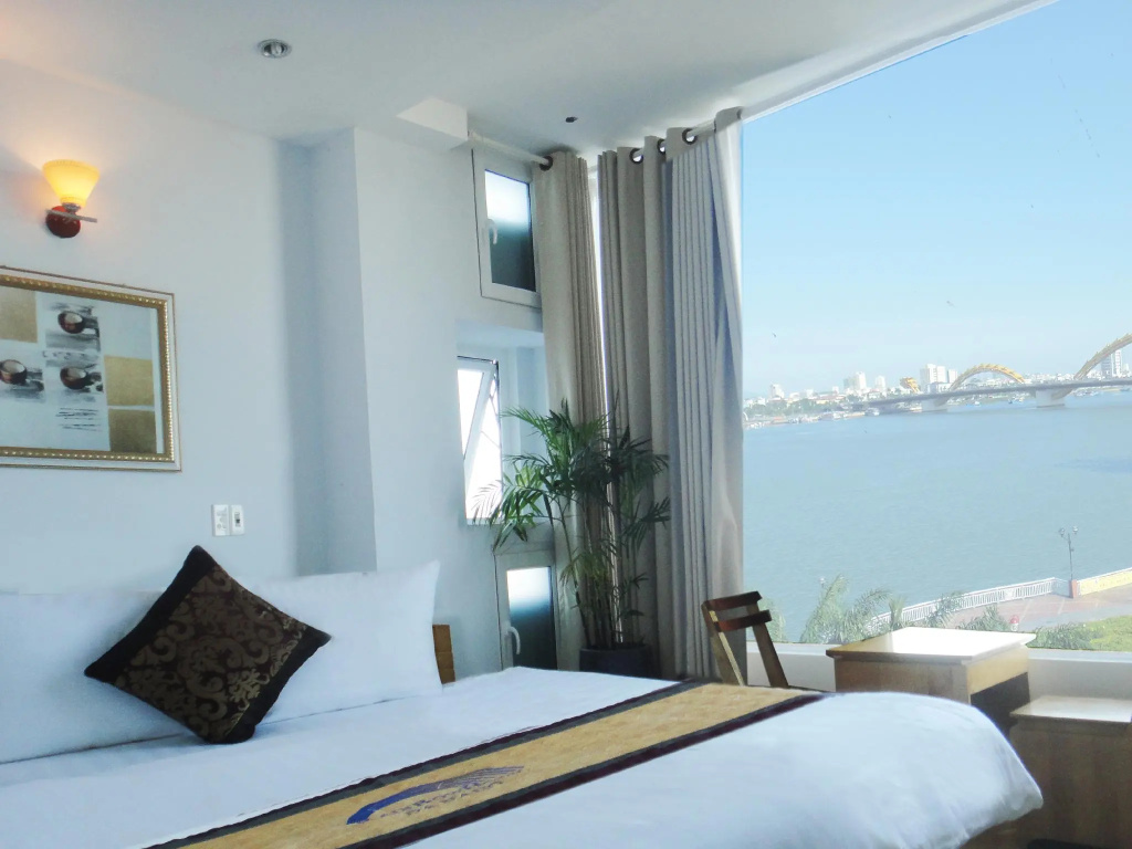 Superior Double room with river view (full double bed)