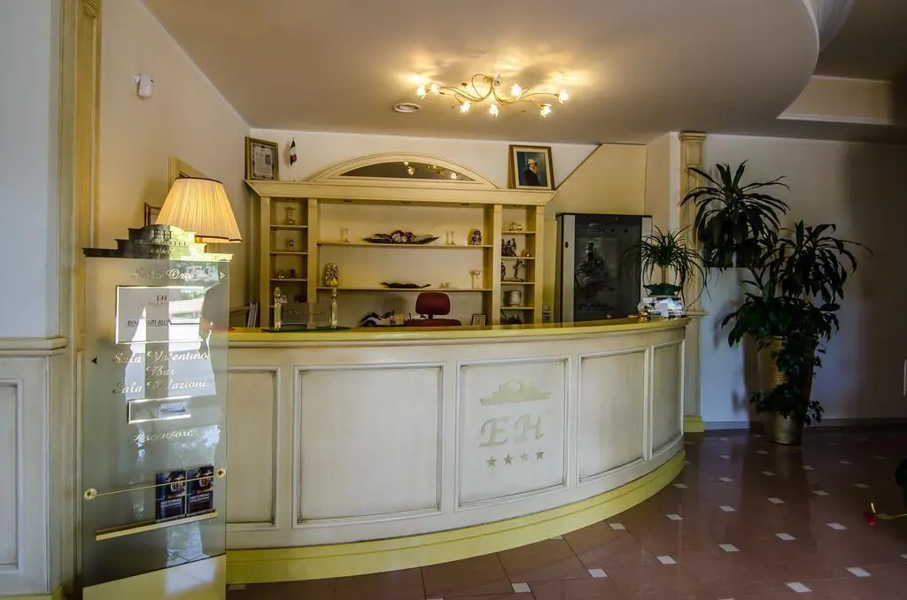 Lobby & Reception