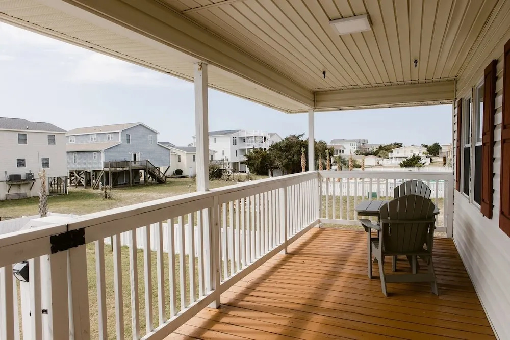 Holden Pattern 4 Bedroom Home by RedAwning