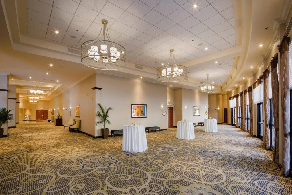 Hotel Zessa Orange County Airport, a DoubleTree by Hilton - Général