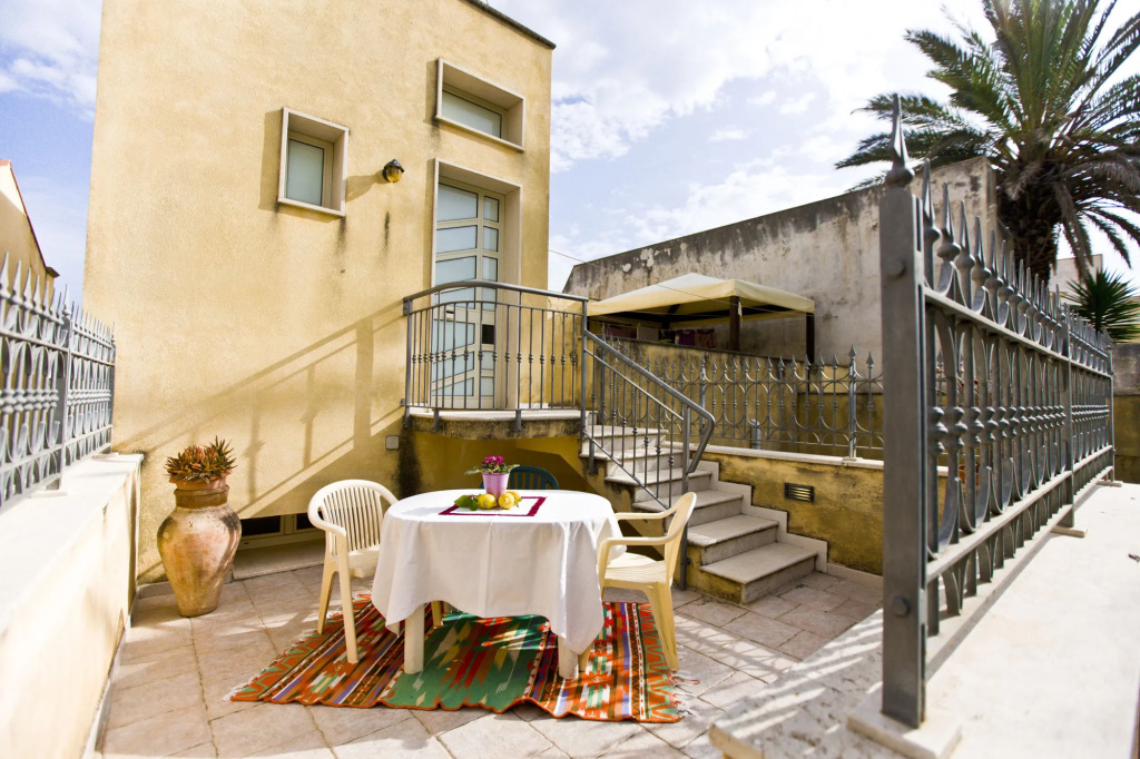 Balcony & Terrace