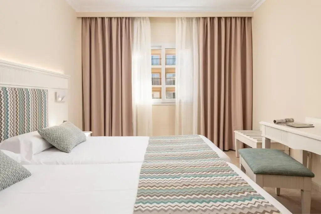 Double Apartment with pool view (twin beds)