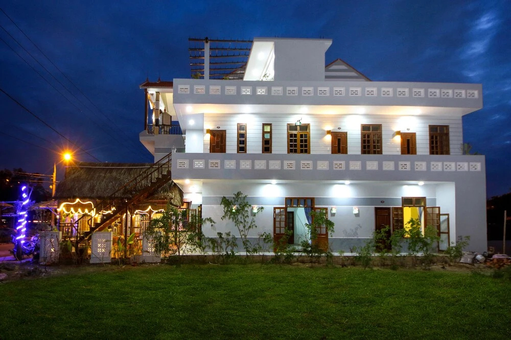 Hoi An Sea Sunset Villa & Bar