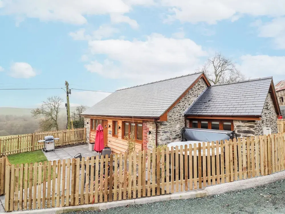 Cut Moch, Plas Moelfre Hall Barns
