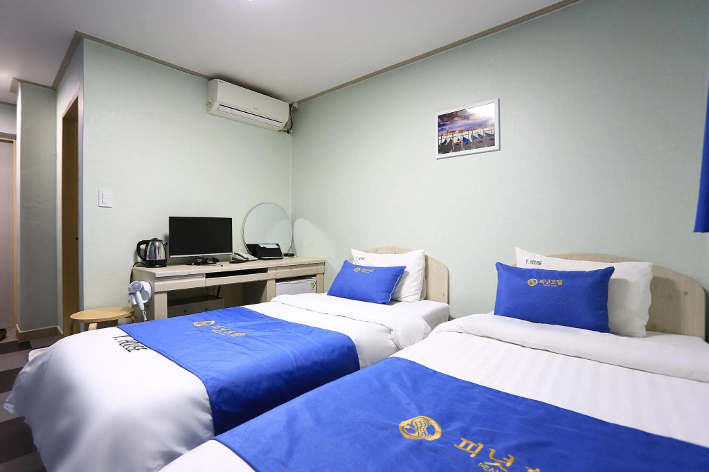 Peanut Hotel — 3