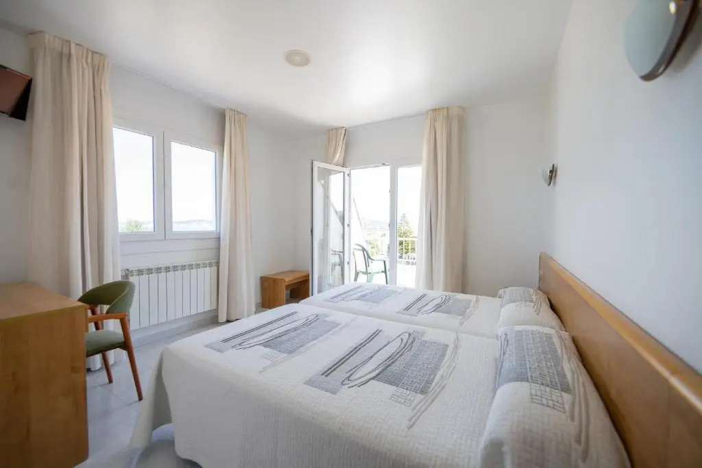 Standard Double room with balcony (full double bed)
