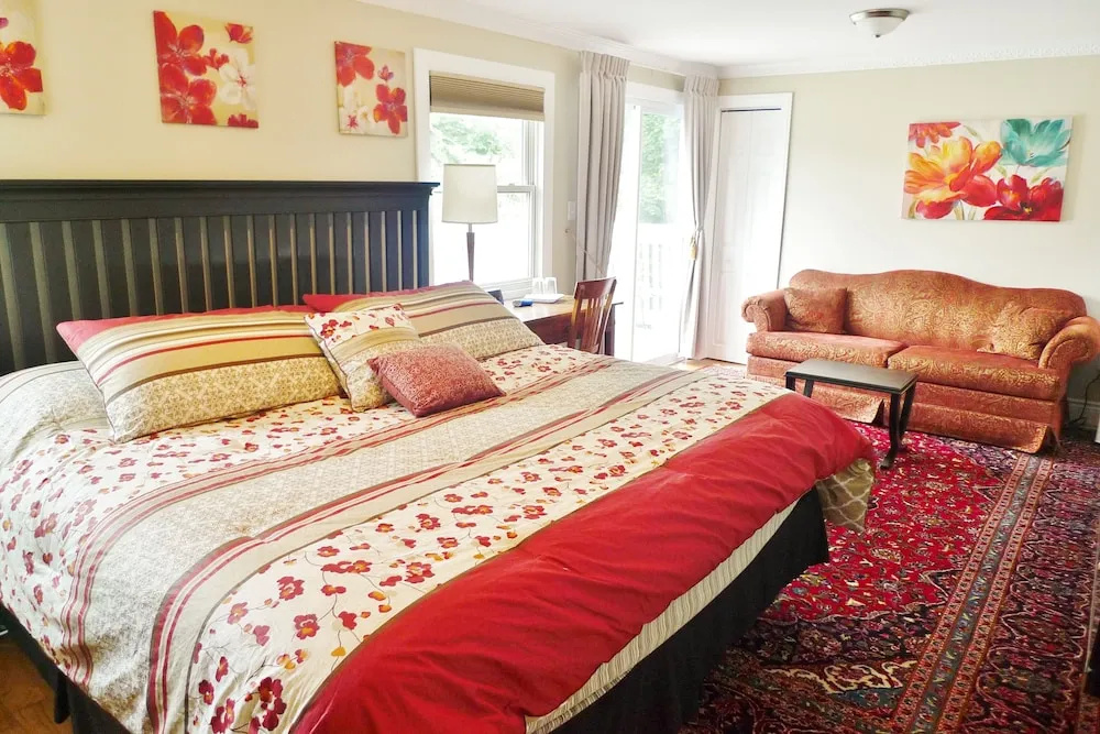 Deluxe Double room with balcony (full double bed)
