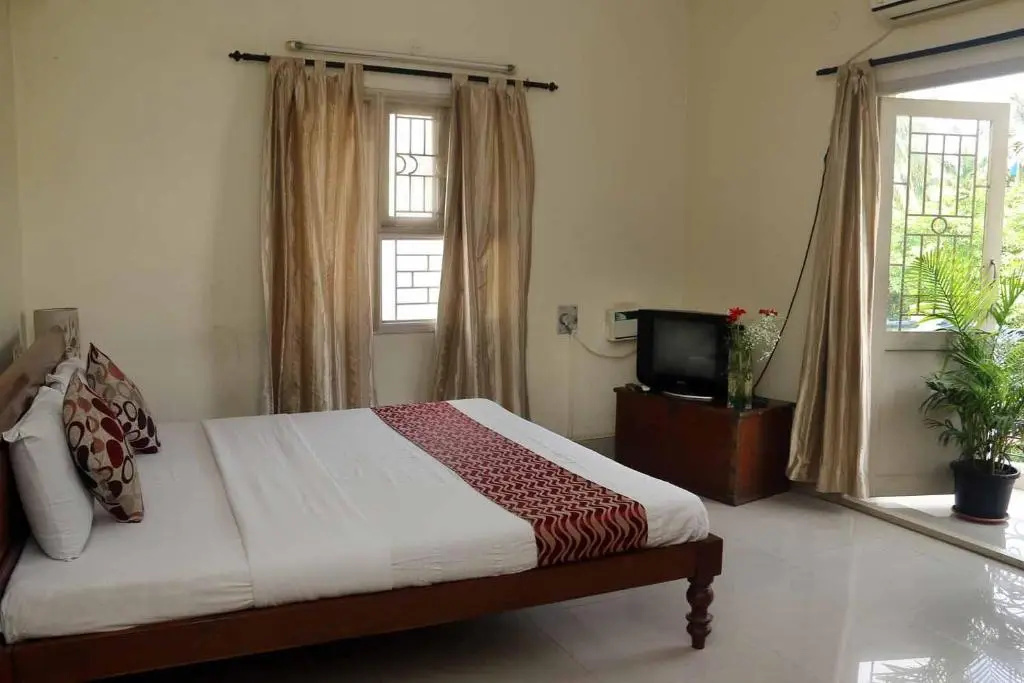 Deluxe Double room with balcony (full double bed)