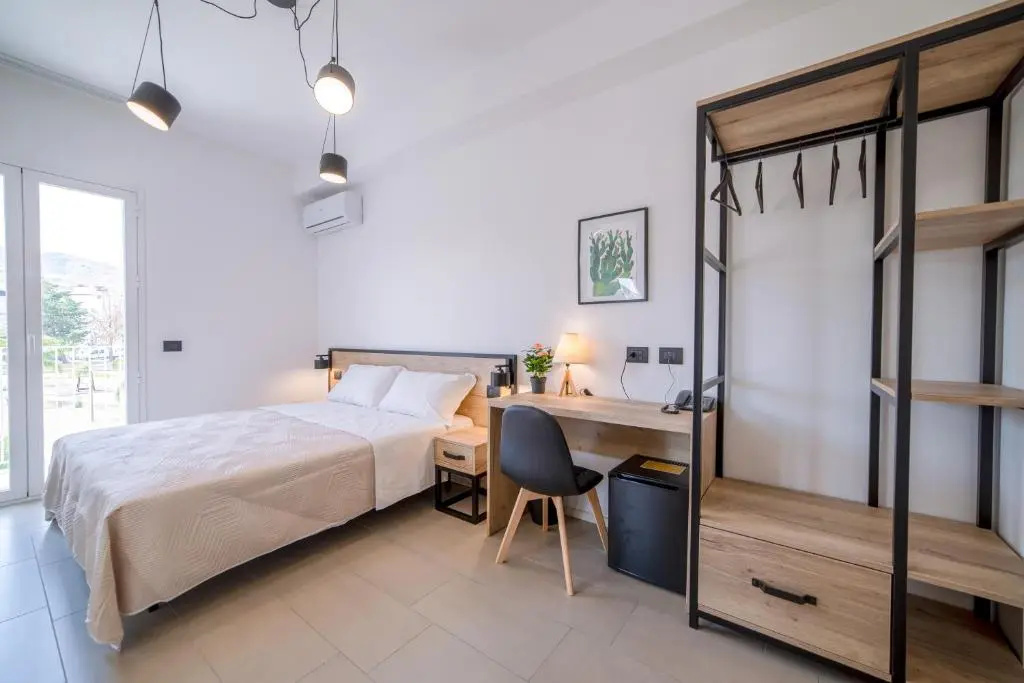 Superior Double room with mountain view (full double bed)