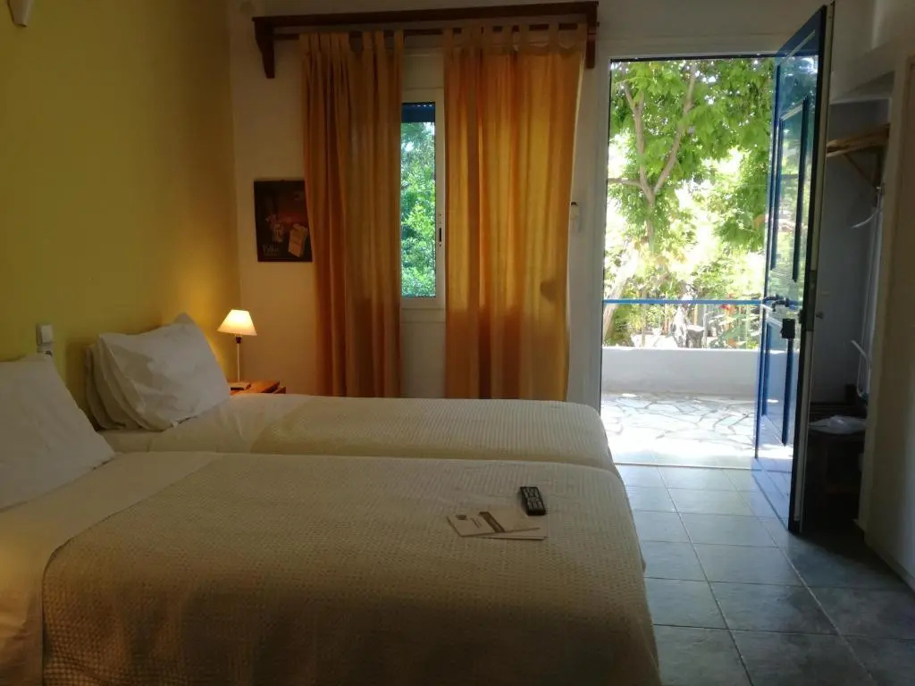 Standard Triple room