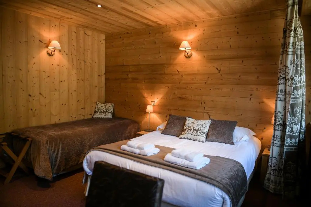 Superior Double room with mountain view (full double bed)