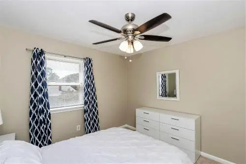 Beach Cottage Coral Suite (2 bd/1 bth condo 1 block from beach)