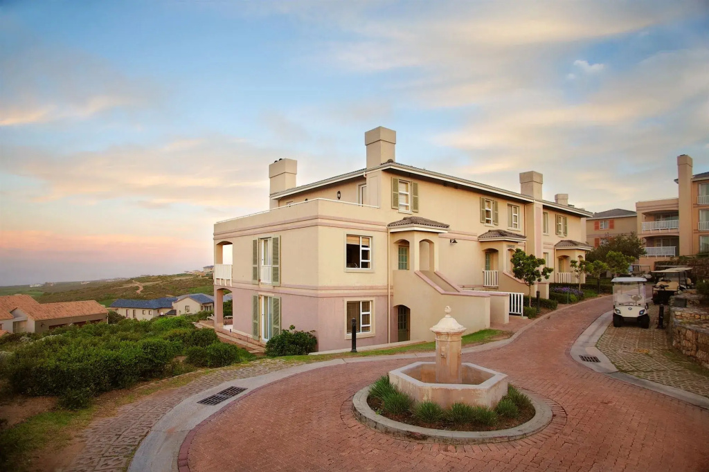 Pinnacle Point Beach and Golf Resort - Général