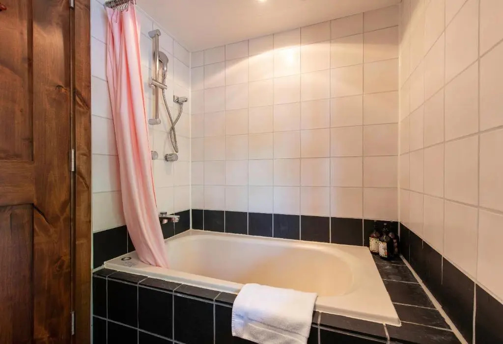 3 Bedrooms Apartment