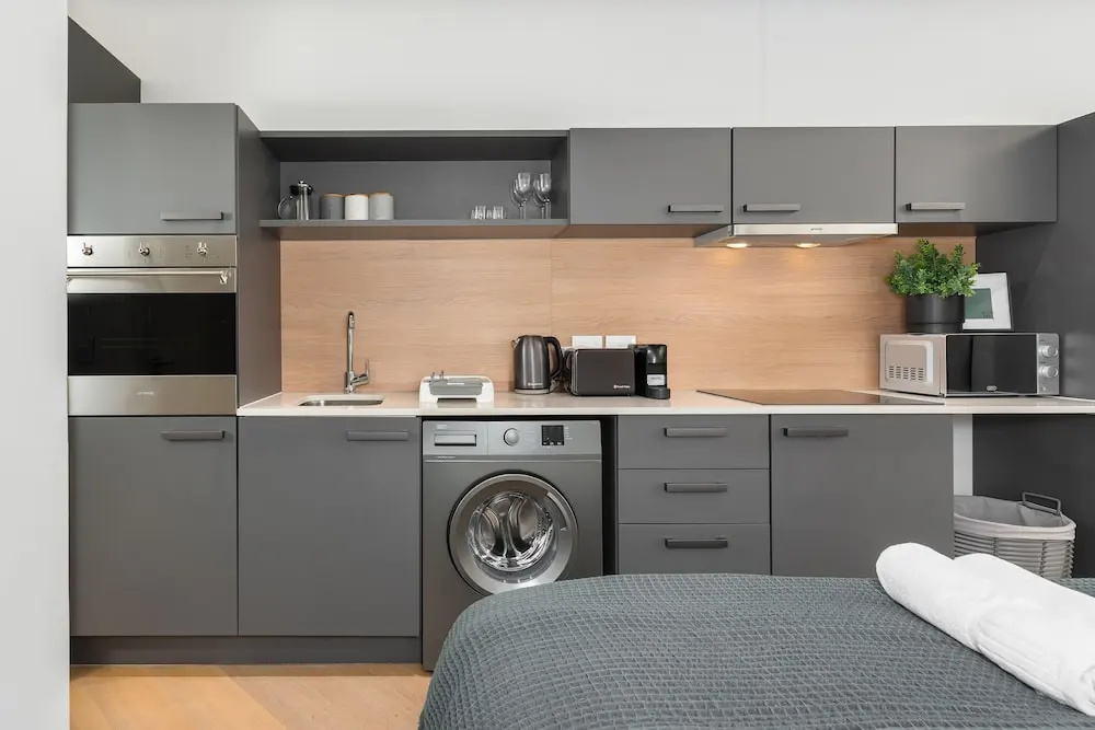 Bridgewater Studio 204 — 5