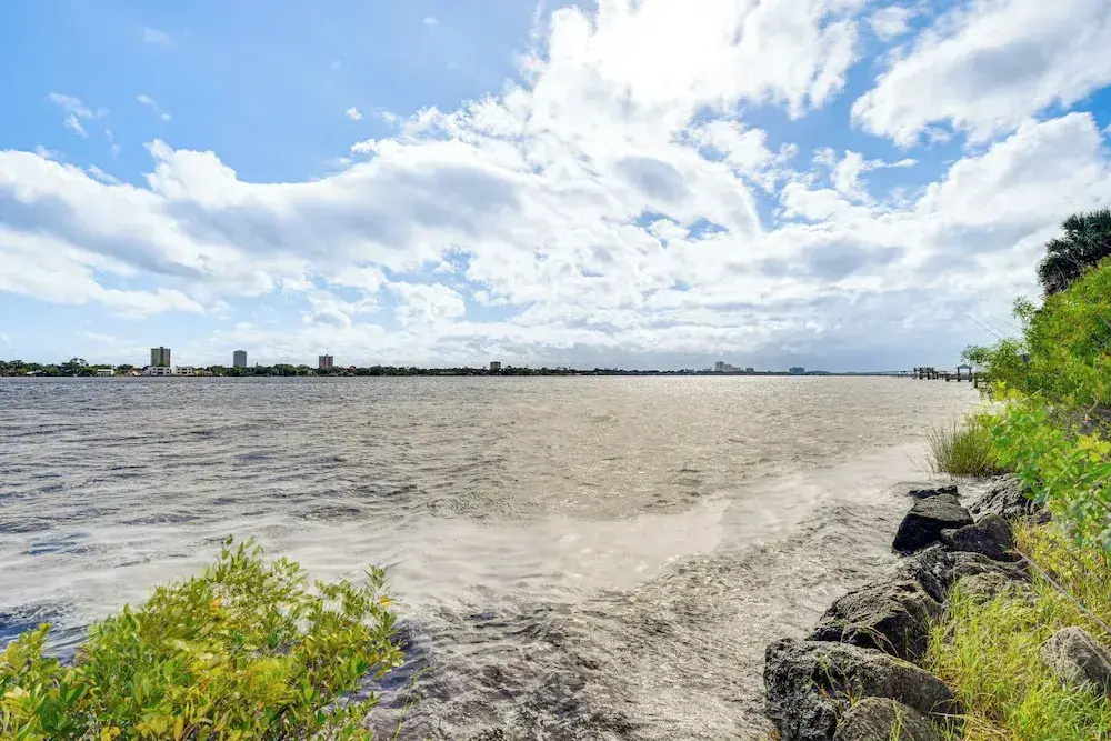 3 Mi to Beach & Boardwalk: Riverfront Daytona Home