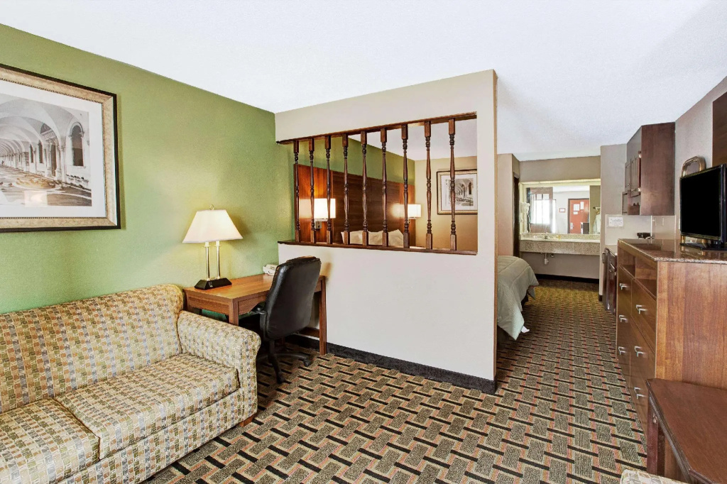 Double Suite (full double bed)