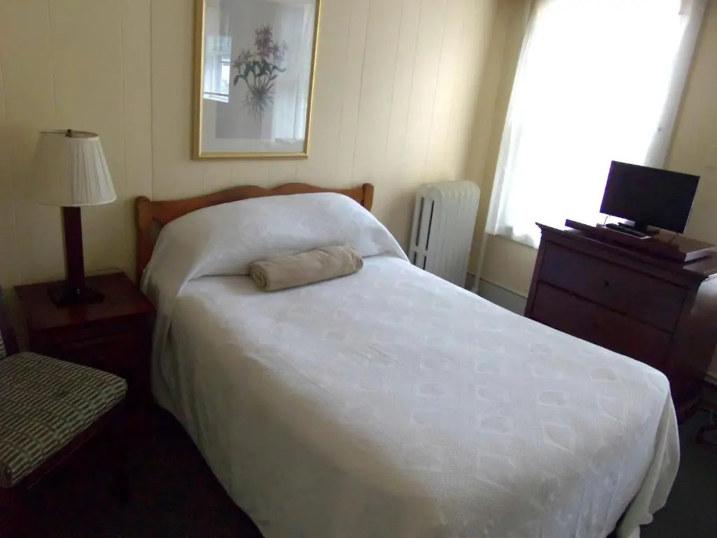 Economy Double room (full double bed)