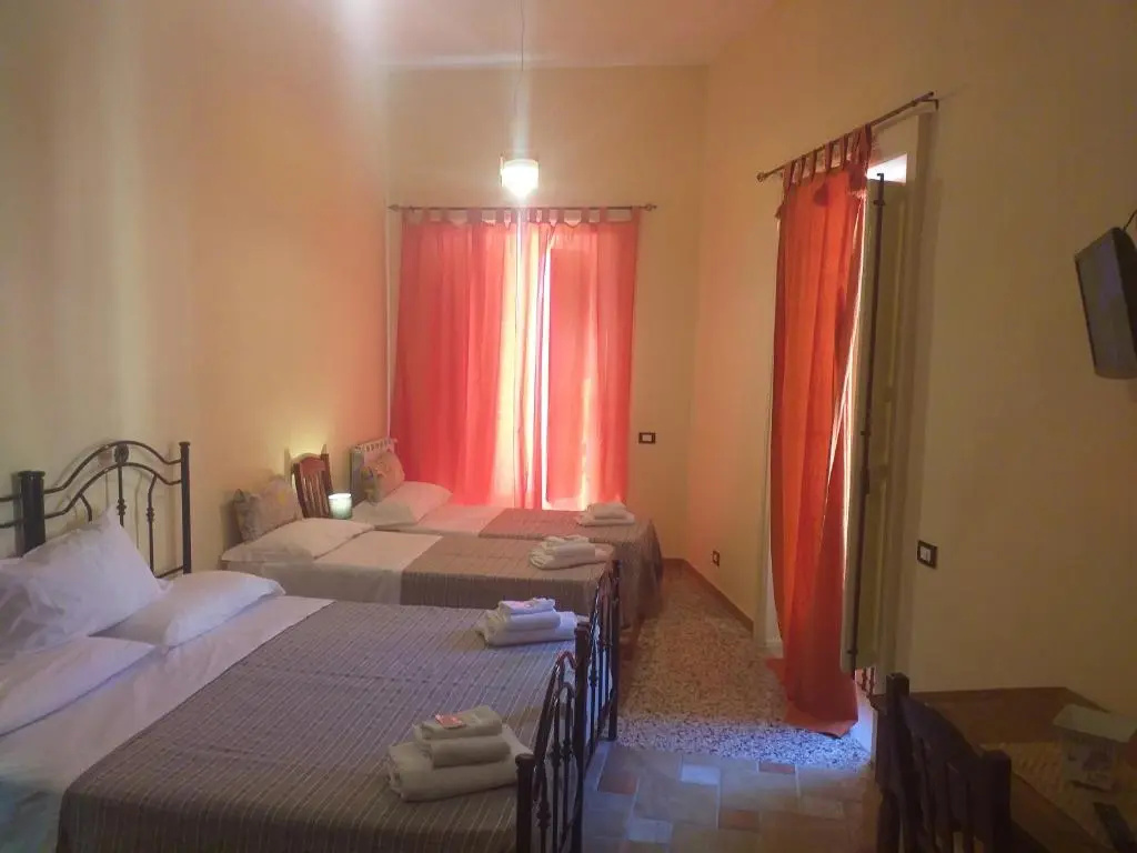 Deluxe Double room with partial sea view (full double bed)