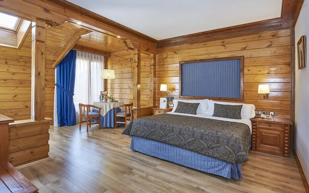 Double Junior Suite Room (full double bed)