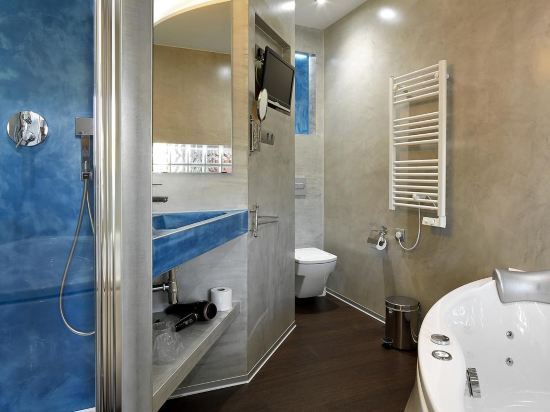 Apartaments Gaudint Barcelona Suites - 14