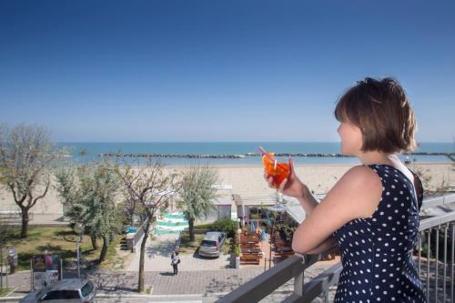 gallery_image_hidden_12