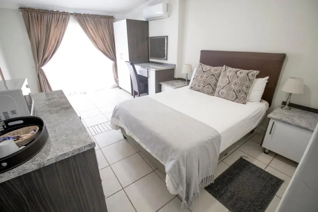 Deluxe Double room (full double bed)