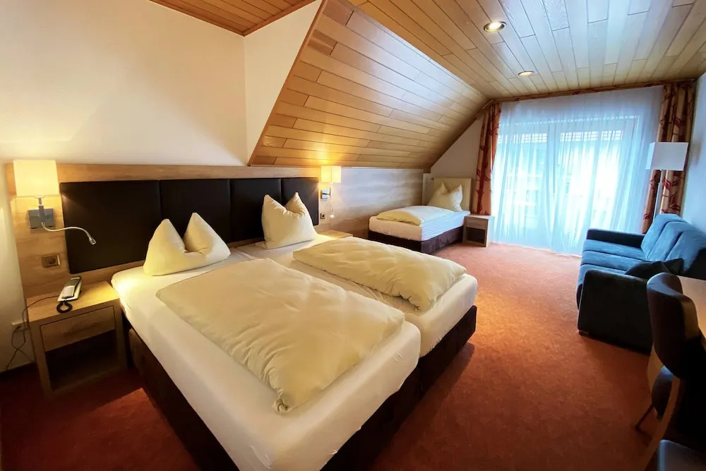 Standard Triple room with balcony