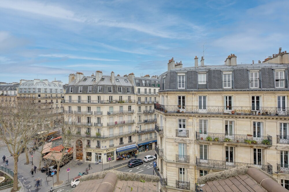 Cozy & Elegant Retreat Near Notre-Dame