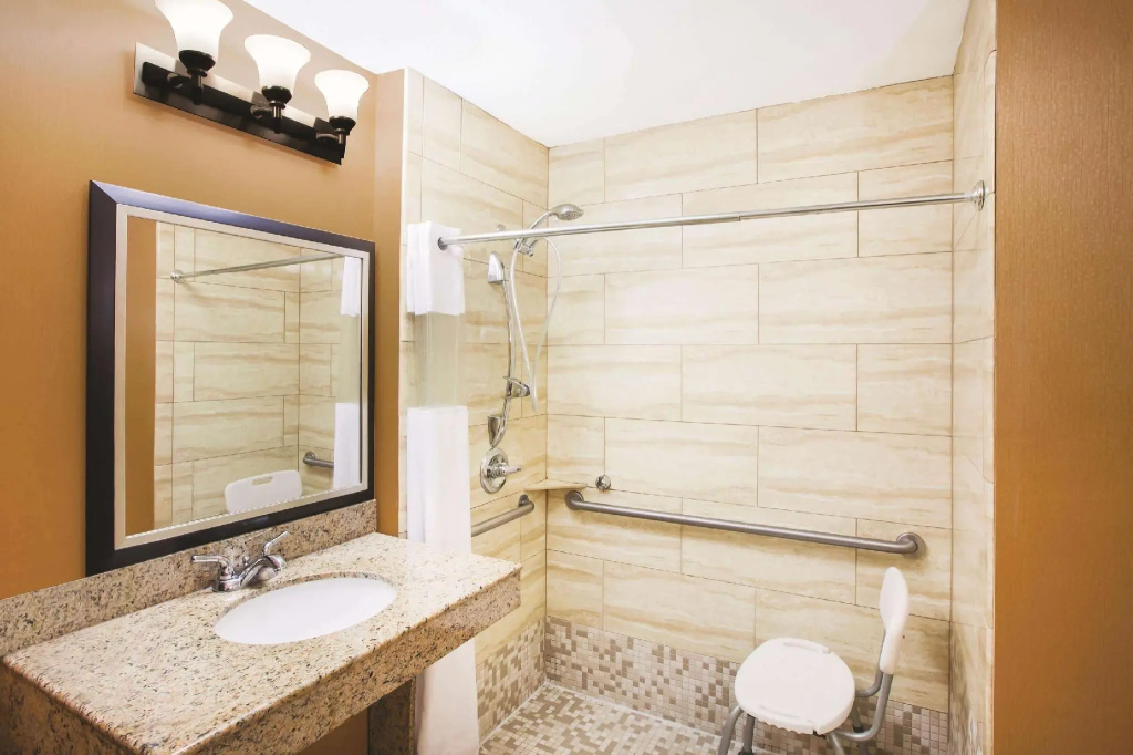 La Quinta Inn & Suites by Wyndham Allen at The Village - Chambres