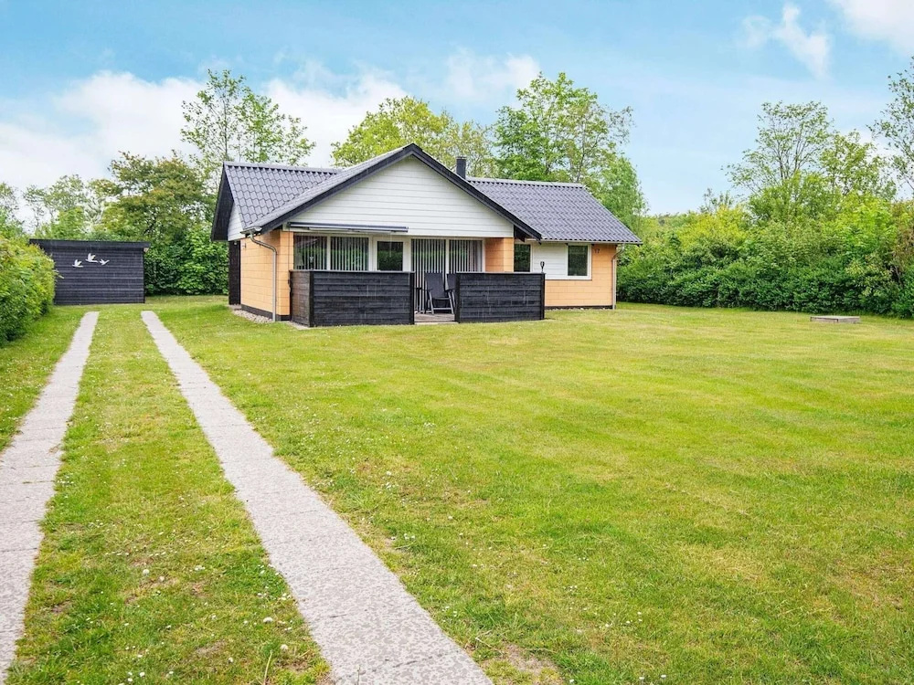 6 Person Holiday Home in Hemmet