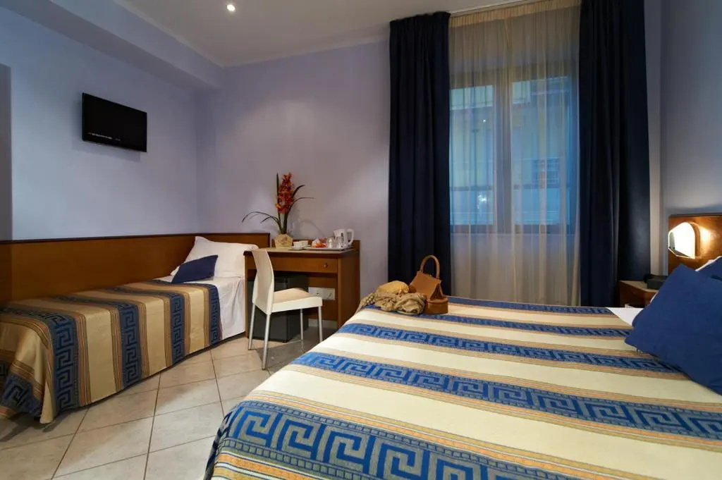 Standard Triple room