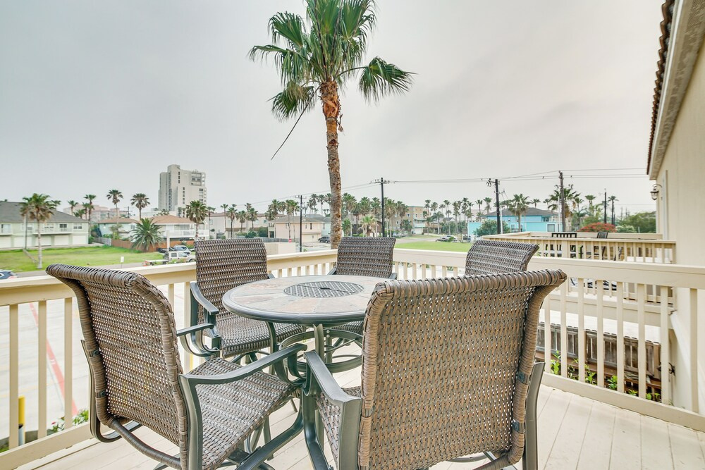 South Padre Island Condo Near Beach w/ Balcony!