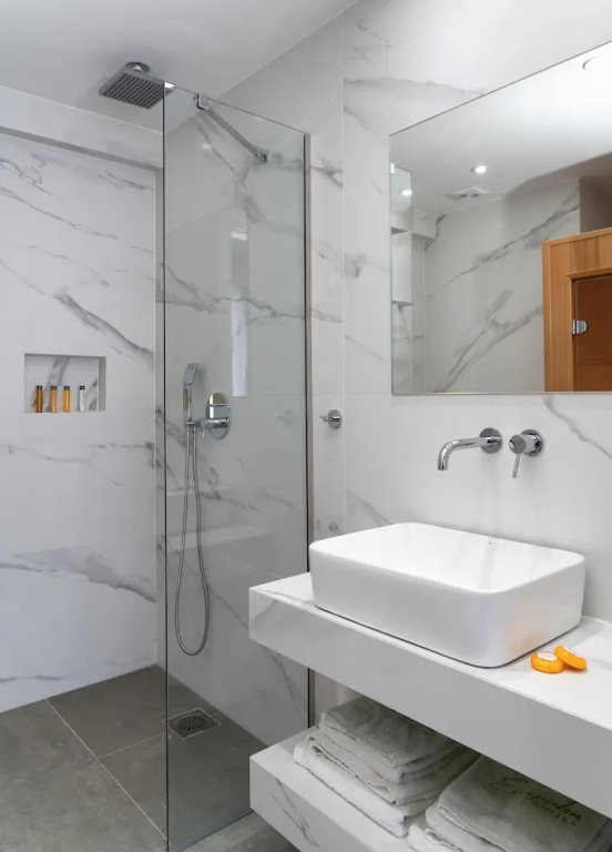Deluxe Double Suite with balcony and with city view (full double bed)