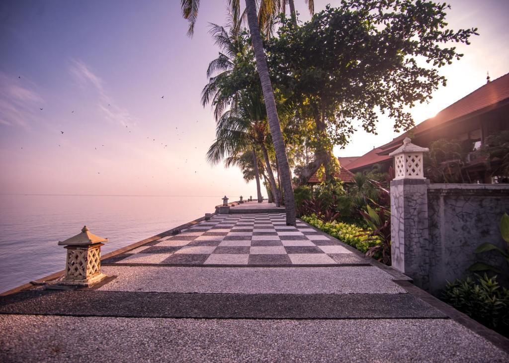 Nugraha Lovina Seaview Resort & Spa