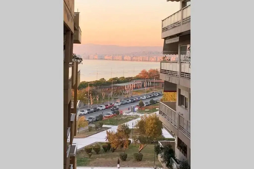 Comfort And Seaview Apartment Nea Paralia