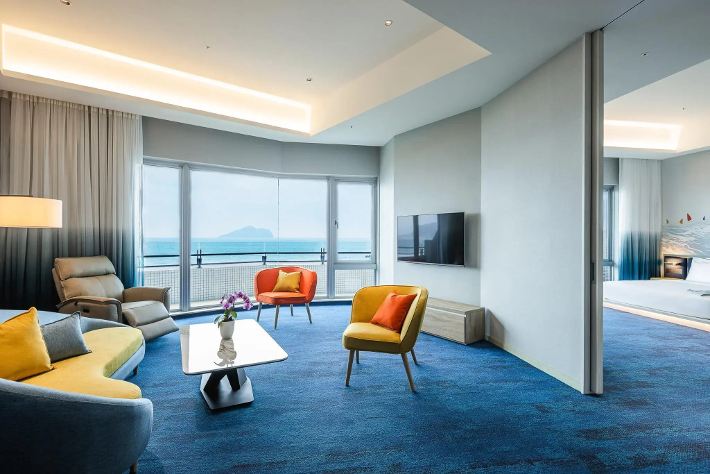 Executive Quadruple Club Suite