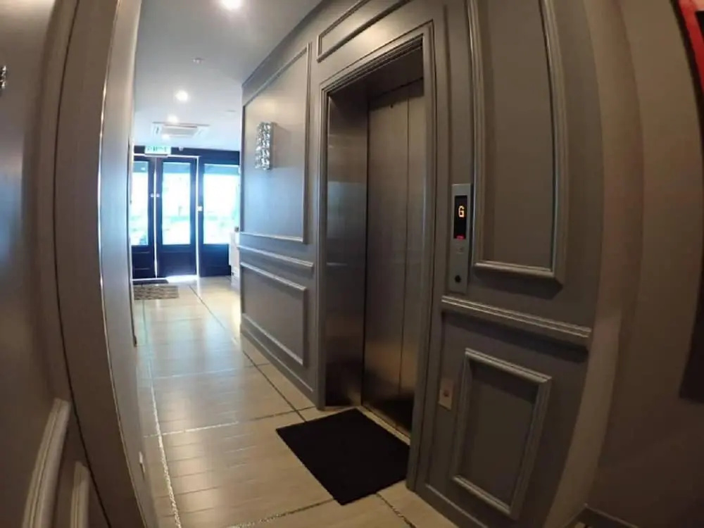 Lobby & Reception