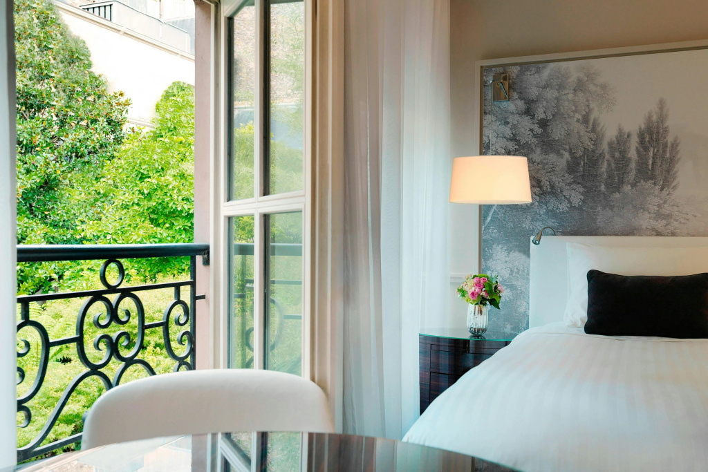 Отель Renaissance Paris Nobel Tour Eiffel Hotel в Париже