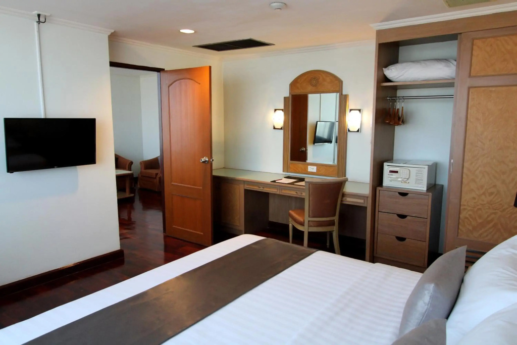 Grand Tower Inn Rama VI Hotel — фото